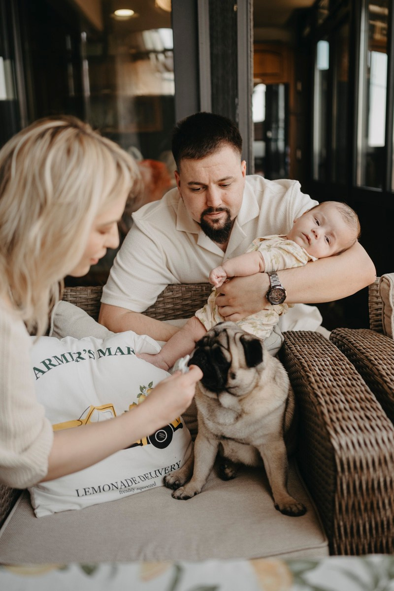 Jelena, Uros i Vasilije / porodicno fotografisanje kod kuce. Deciji i porodicni fotograf u Beogradu Oksana Skendzic