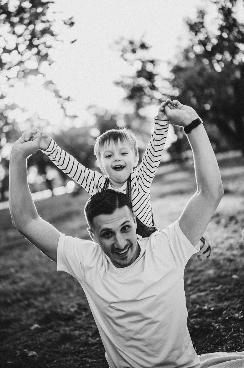 Aleksandra, Filip, Lion i Luka / PORODICNOFOTOGRAFISANJE napolju. Deciji i porodicni fotograf u Beogradu Oksana Skendzic