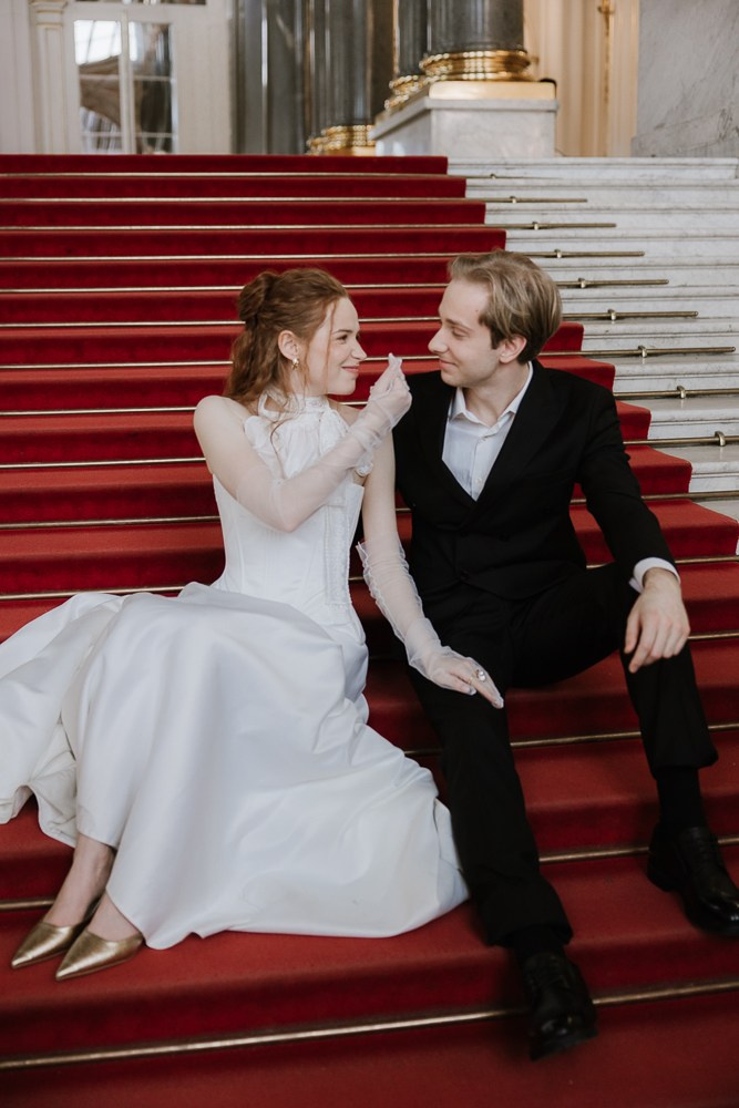 Anna & David (Hochzeitsfotoshooting im Museum). Familien & Hochzeitfotografin Nadja Holzmann