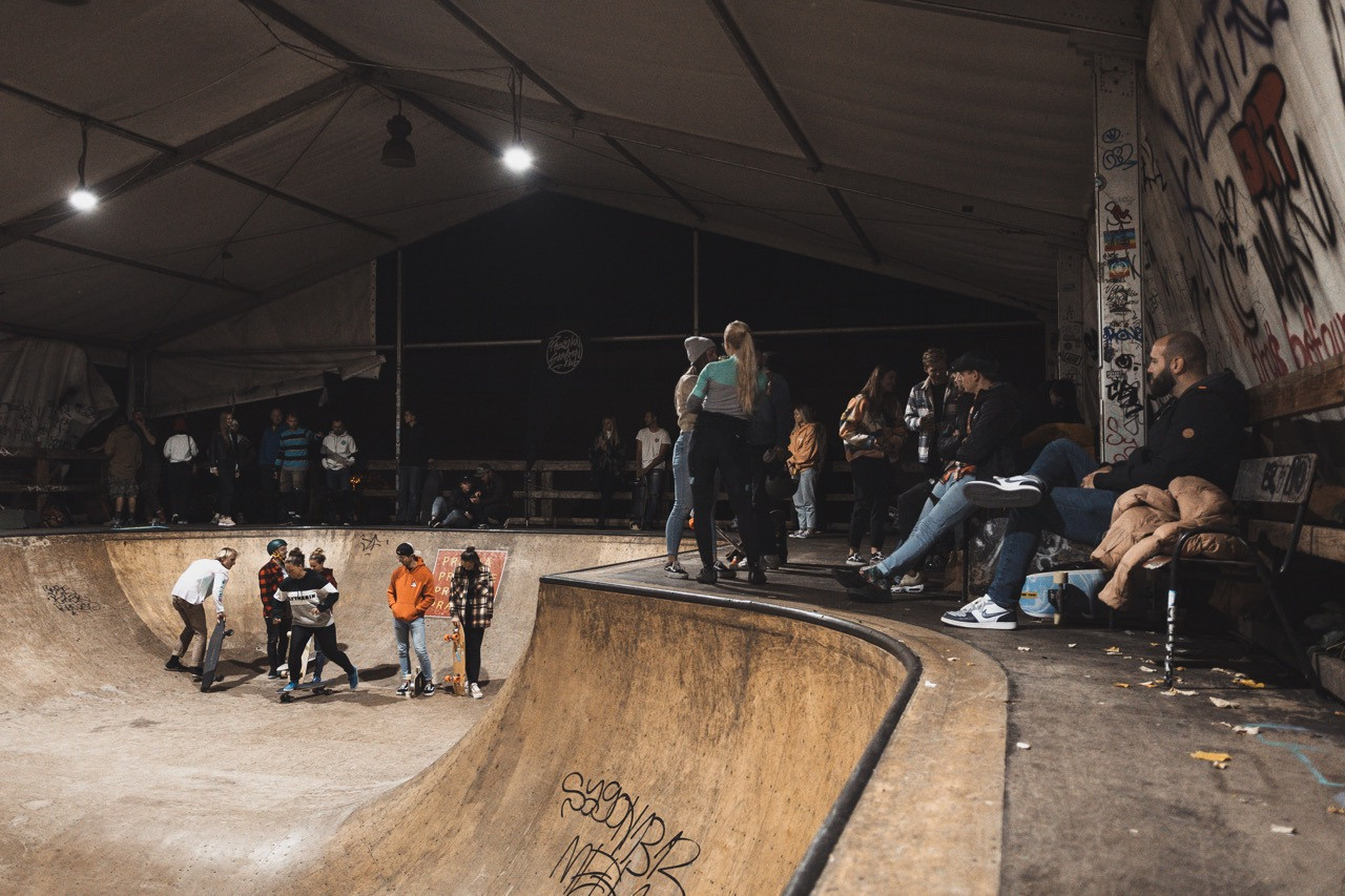 SKATE. Dana Lišková — Empatická fotografka | Introspektivní umělkyně | Neurodivergentní koučka| Zakladatelka Artepy.cz
