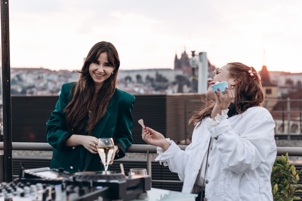 Dana Lišková - Eventová fotografka Praha - event fotografie - firemní akce - byznys portrét - korporátní fotografie 