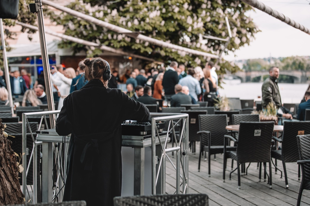 Dana Lišková - Eventová fotografka Praha - event fotografie - firemní akce - byznys portrét - korporátní fotografie 