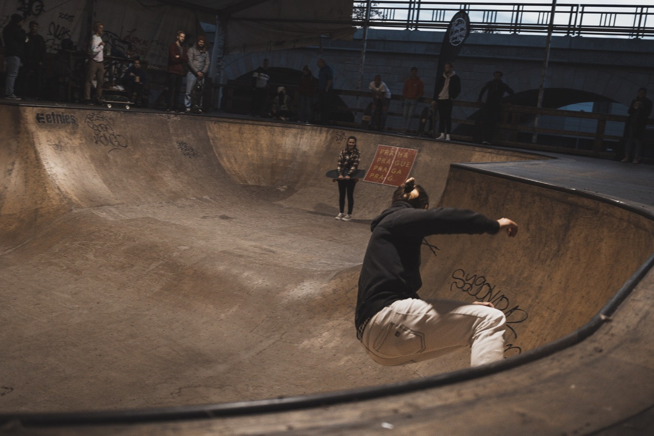 SKATE. Dana Lišková — Empatická fotografka | Introspektivní umělkyně | Neurodivergentní koučka| Zakladatelka Artepy.cz