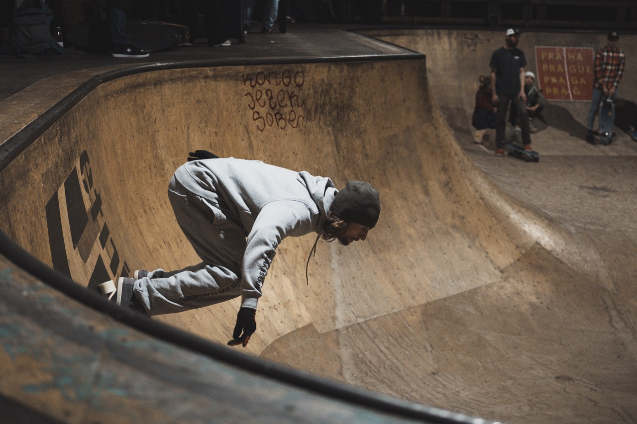 SKATE. Dana Lišková — Empatická fotografka | Introspektivní umělkyně | Neurodivergentní koučka| Zakladatelka Artepy.cz