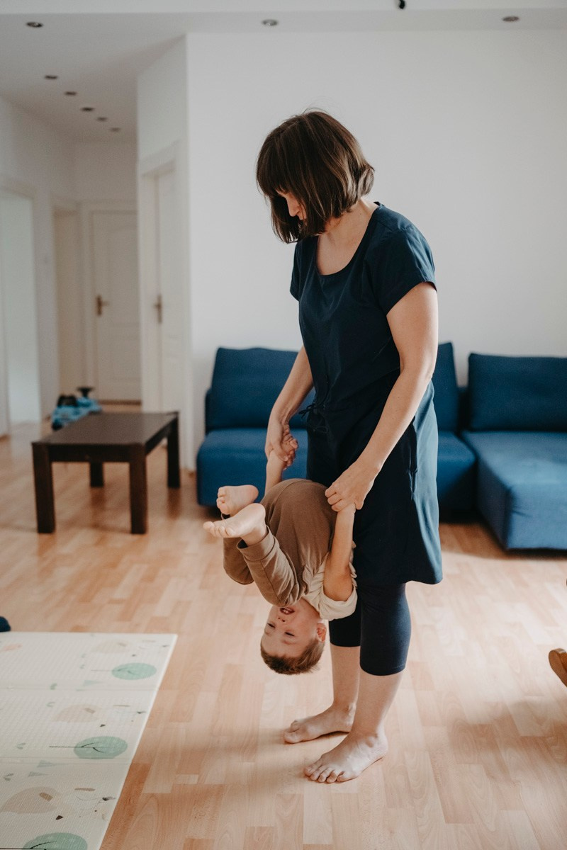 Porodicno fotografisanje kod kuce — Andjela, Lazar, Janko i Mihajlo. Deciji i porodicni fotograf u Beogradu Oksana Skendzic
