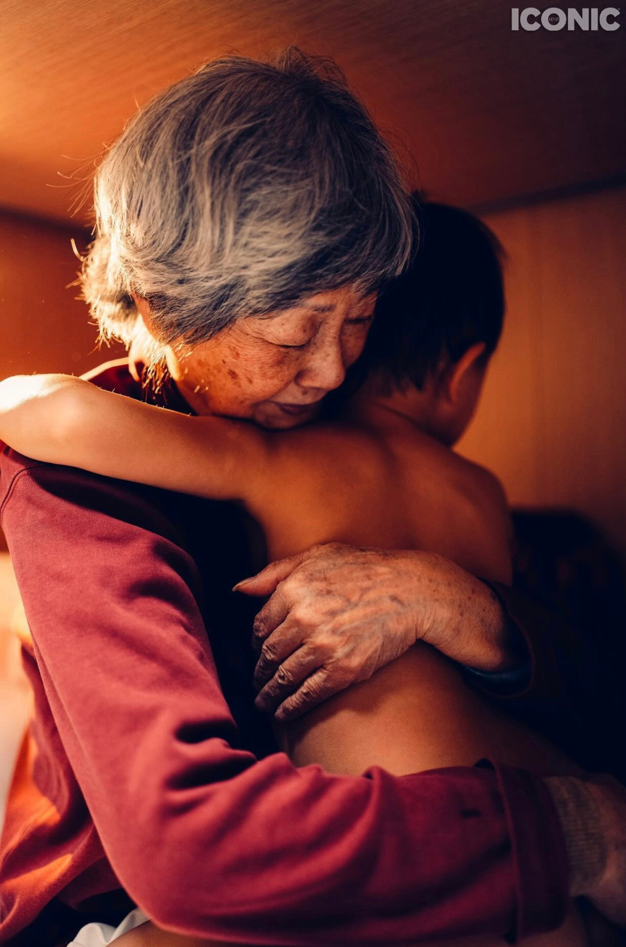 ICONIC Irina Zoteeva, kids photography Solihull, newborn photographer Solihull, family photo photographer Solihull. Solihull Family Photographer. A maternity photographer near me. Newborn lifestyle home photography. Newborn photography near me.