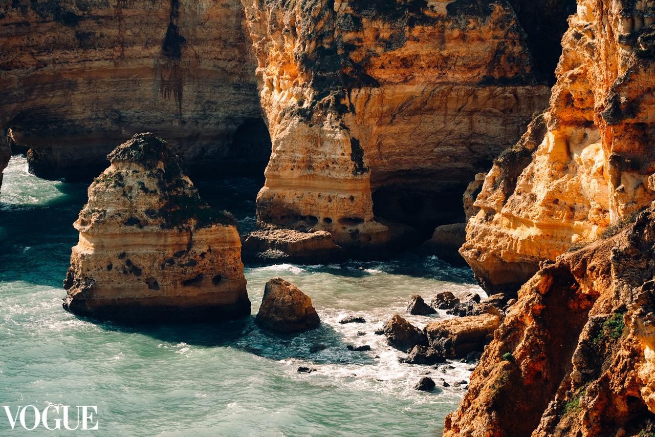 Portugal VOGUE Irina Zoteeva. Português coast line. Travelling photography.