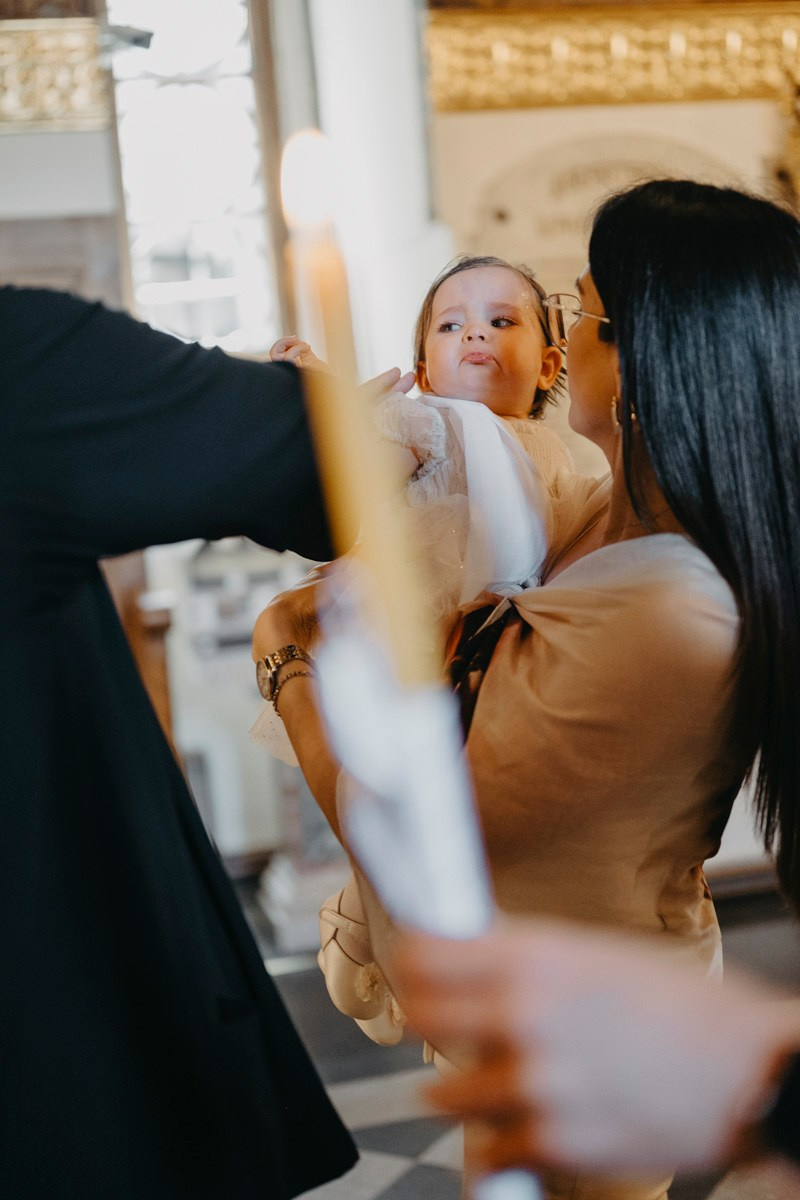 Lara / krstenje, crkva svete Ruzice na Kalemegdanu. Deciji i porodicni fotograf u Beogradu Oksana Skendzic