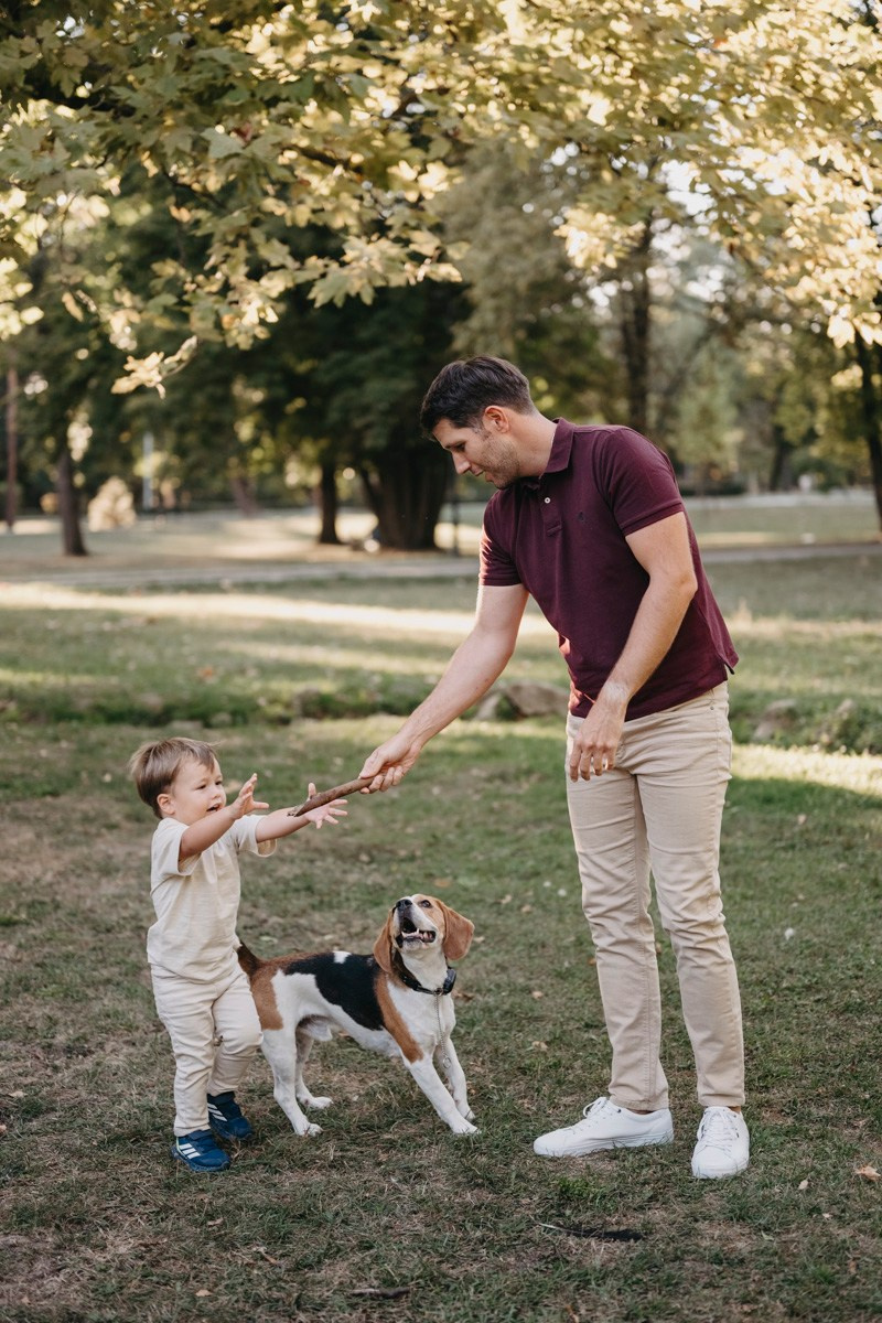 Aleksandra, Lazar, Marin i Leo / porodicno fotografisanje napolju. Deciji i porodicni fotograf u Beogradu Oksana Skendzic