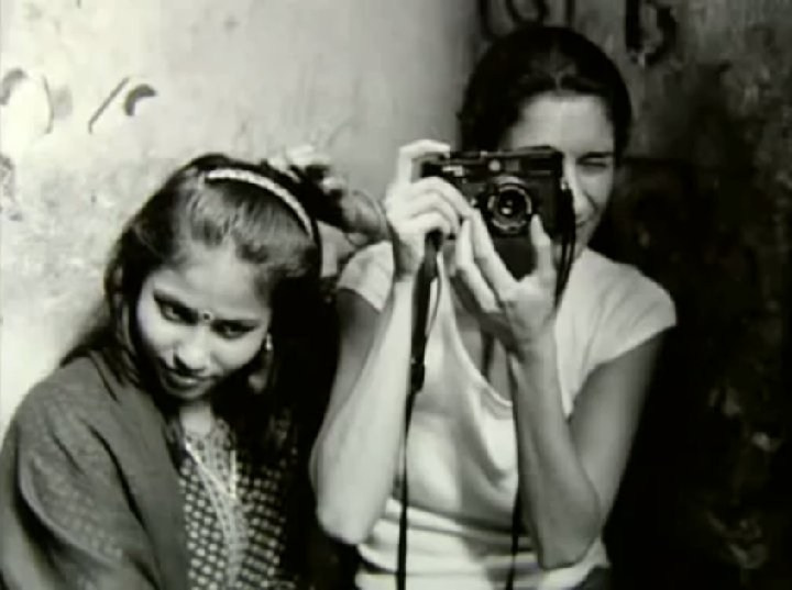 CAFE DEL PHOTO #89 «Рождённые в борделях». Școala de fotografie lui Roman Ribaliov. Orașul Chișinău, Moldova