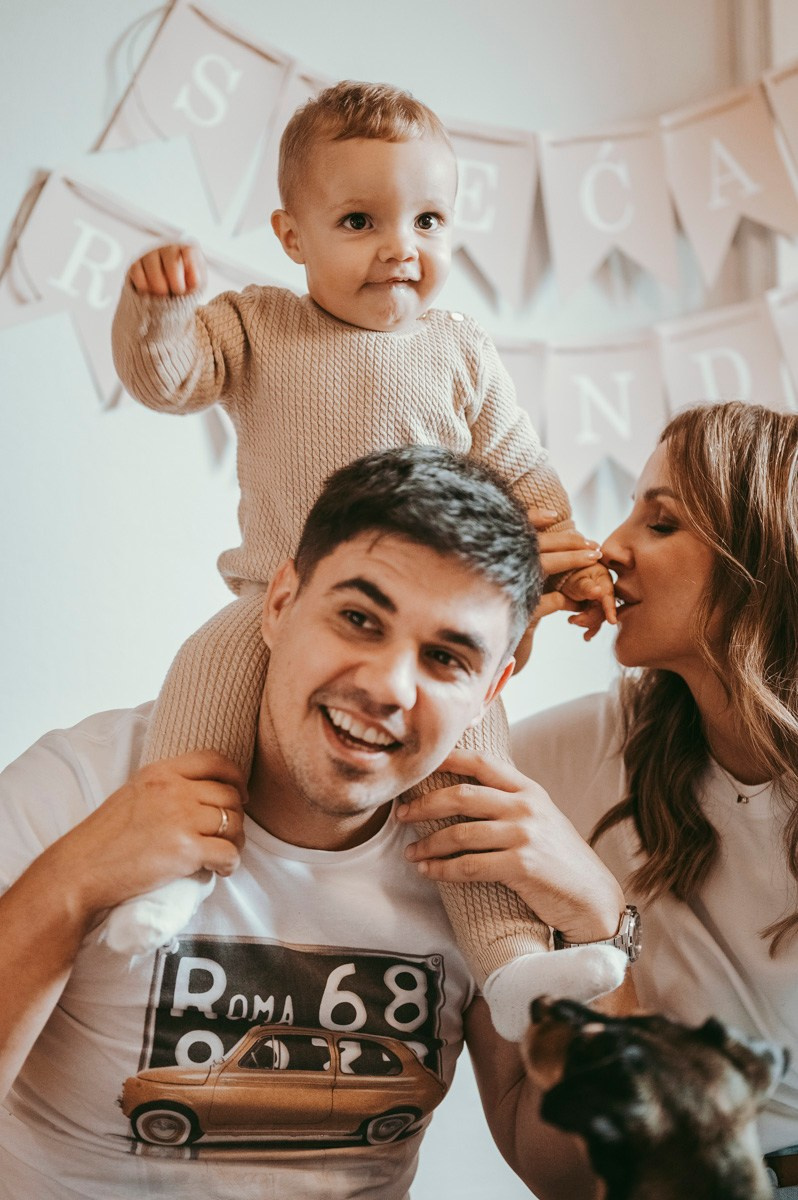 Filipova prva proslava rodjendan kod kuce. Deciji i porodicni fotograf u Beogradu Oksana Skendzic