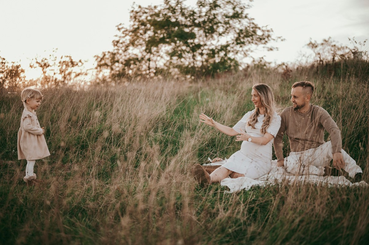 Milena / trudnicko fotografisanje sa porodicom. Deciji i porodicni fotograf u Beogradu Oksana Skendzic