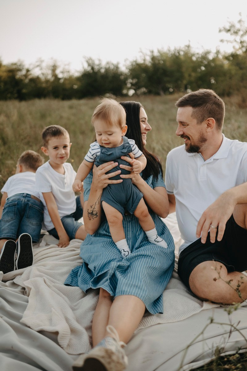 Basici / porodicno fotografisanje u prirodi. Deciji i porodicni fotograf u Beogradu Oksana Skendzic