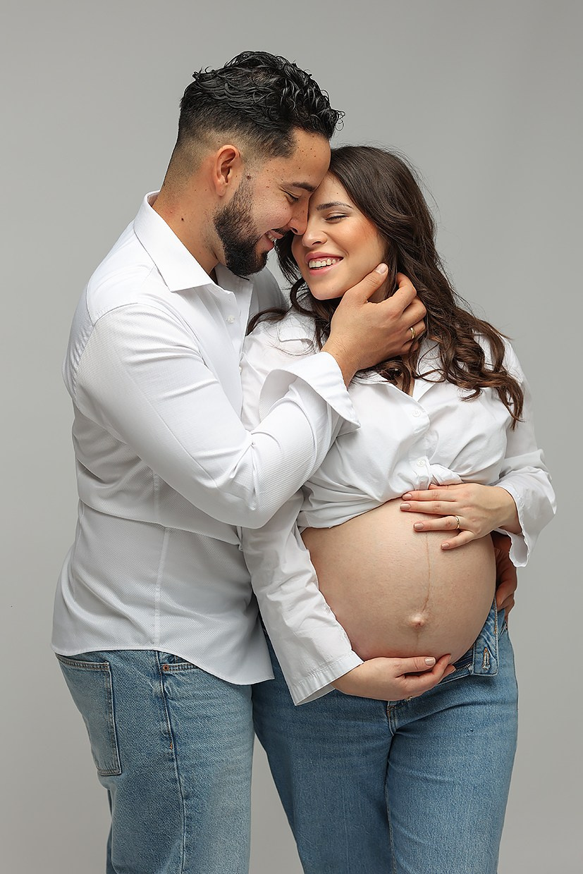 Nueva Sesión Embarazo En Estudio. Fotografía de Eventos, Embarazo y Familiar en Pirineos