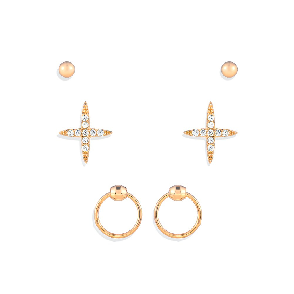 Tri para zlatnih minđuša na beloj pozadini.