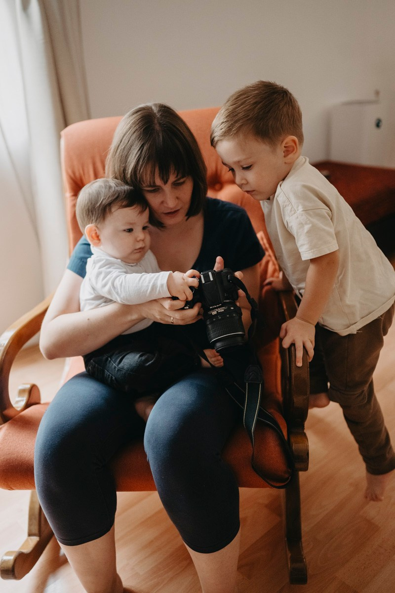 Porodicno fotografisanje kod kuce — Andjela, Lazar, Janko i Mihajlo. Deciji i porodicni fotograf u Beogradu Oksana Skendzic