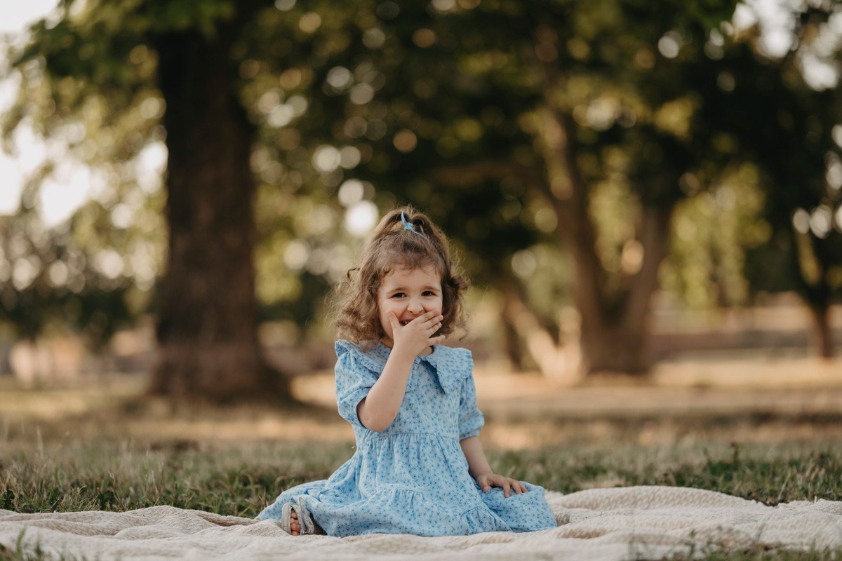Jovana Zoran Jana i Bogdan — porodicno fotografisanje napolju. Deciji i porodicni fotograf u Beogradu Oksana Skendzic