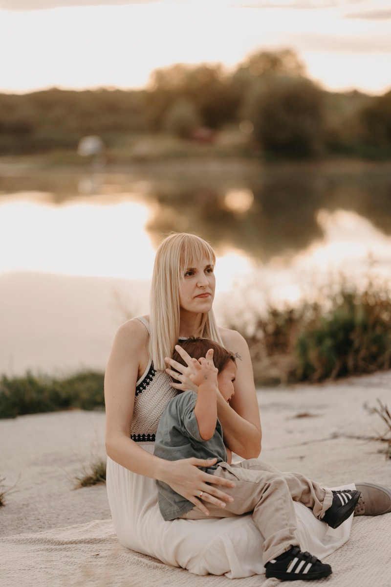 Dijana, Relja i Teo / porodicno fotografisanje napolju. Deciji i porodicni fotograf u Beogradu Oksana Skendzic