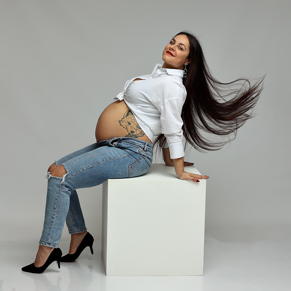 Nueva Sesión Embarazo En Estudio. Fotografía de Eventos, Embarazo y Familiar en Pirineos