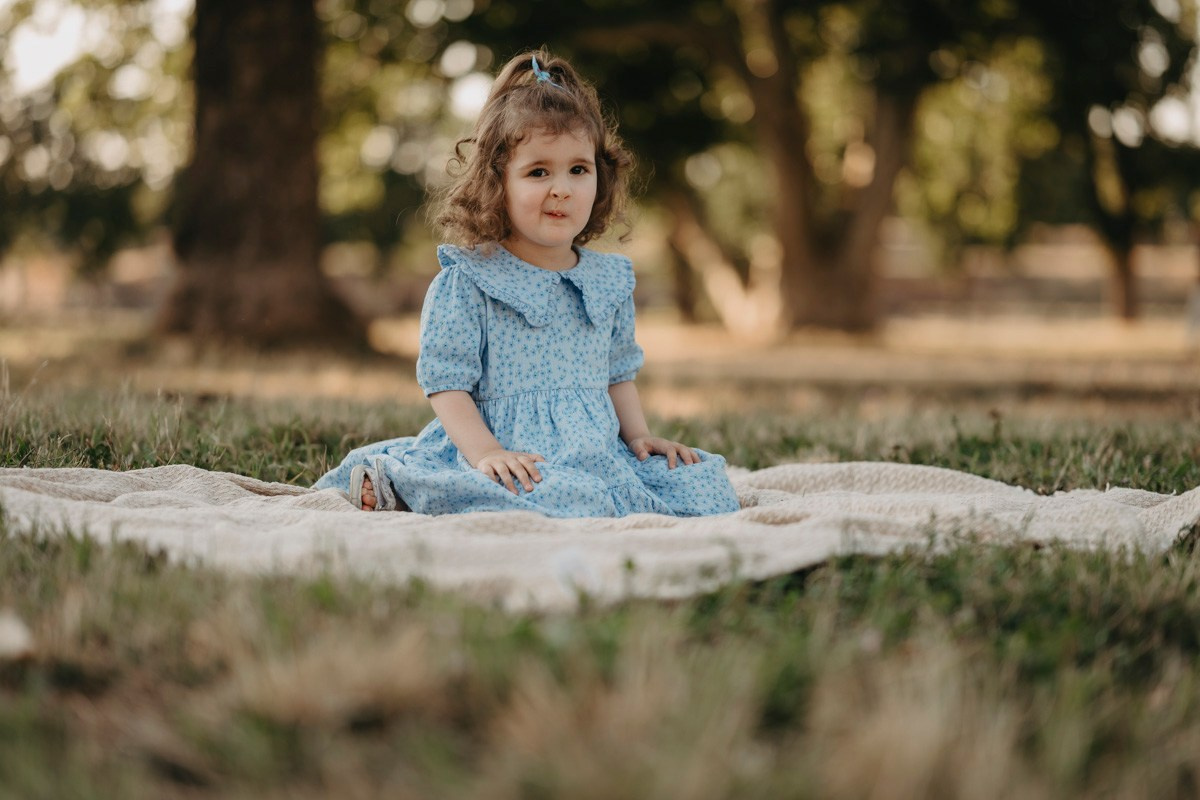 Jovana Zoran Jana i Bogdan — porodicno fotografisanje napolju. Deciji i porodicni fotograf u Beogradu Oksana Skendzic