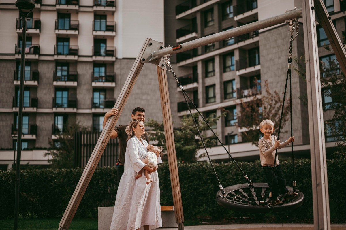 Kristina, Martin, Petra i Novak / porodicno fotografisanje napolju. Deciji i porodicni fotograf u Beogradu Oksana Skendzic