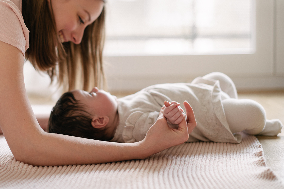 Pure Mamas Liebe. Newbornphoto in Duesseldorf