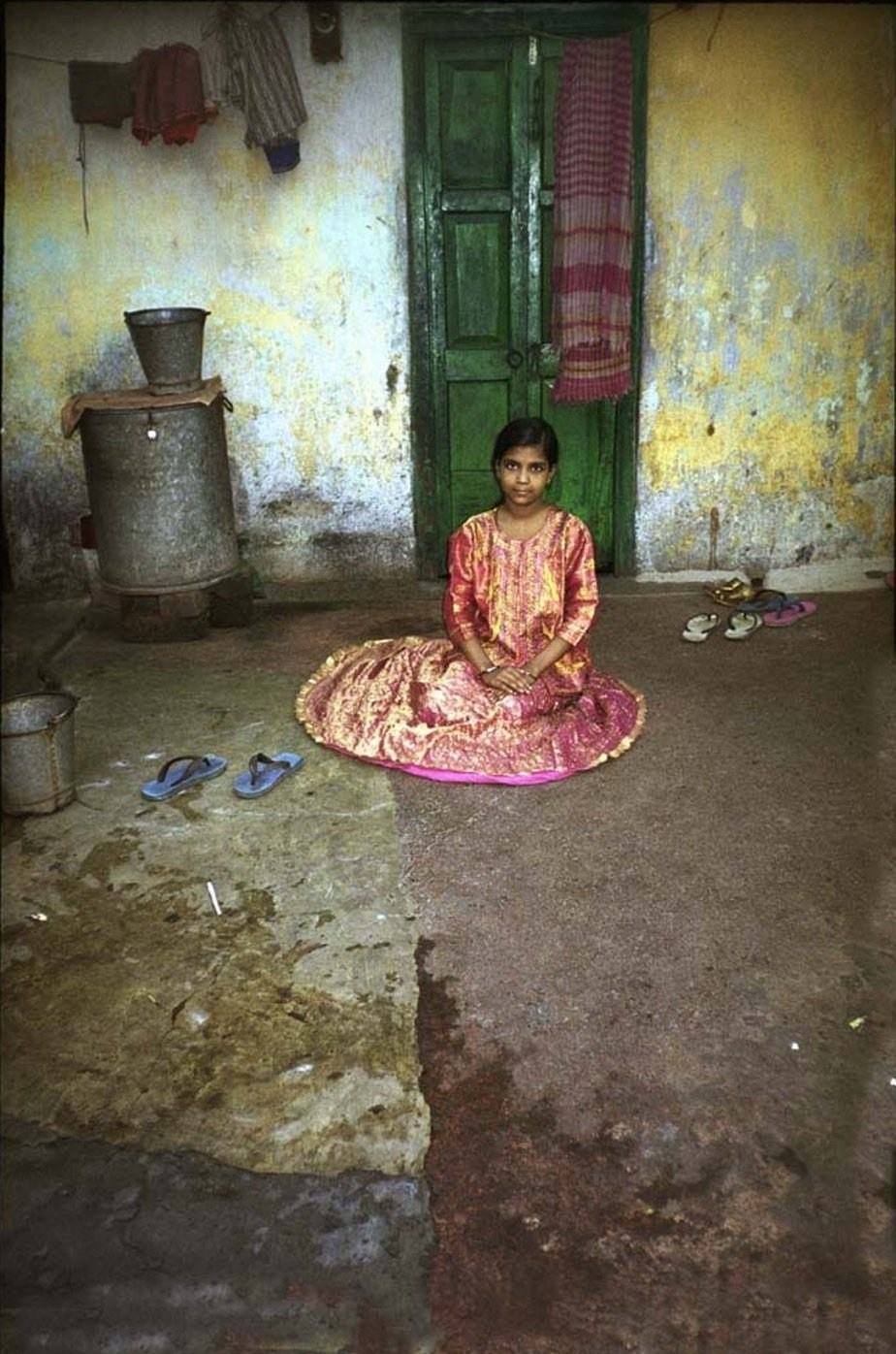 CAFE DEL PHOTO #89 «Рождённые в борделях». Școala de fotografie lui Roman Ribaliov. Orașul Chișinău, Moldova