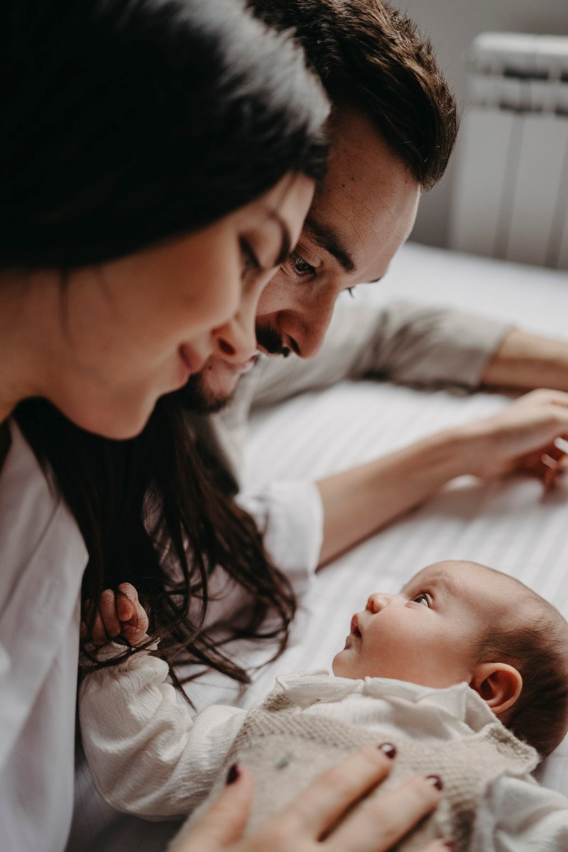 Bojana, Marko i Eva — porodicno fotografisanje kod kuce. Deciji i porodicni fotograf u Beogradu Oksana Skendzic