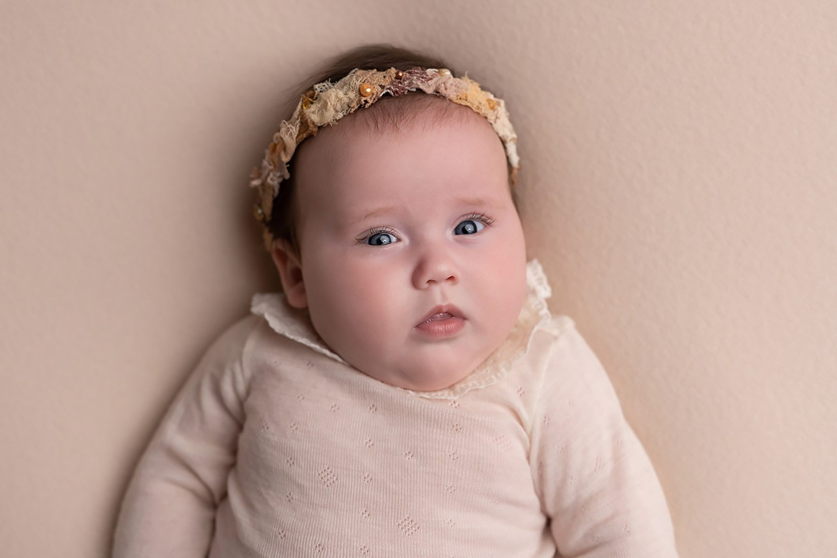 Babys von 3 bis 9 Monaten. Neugeborenenfotografie, Babyfotografie in Düsseldorf und Umgebung