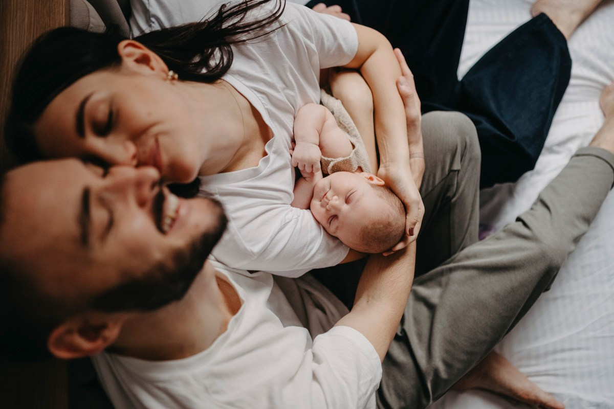 Bojana, Marko i Eva — porodicno fotografisanje kod kuce. Deciji i porodicni fotograf u Beogradu Oksana Skendzic