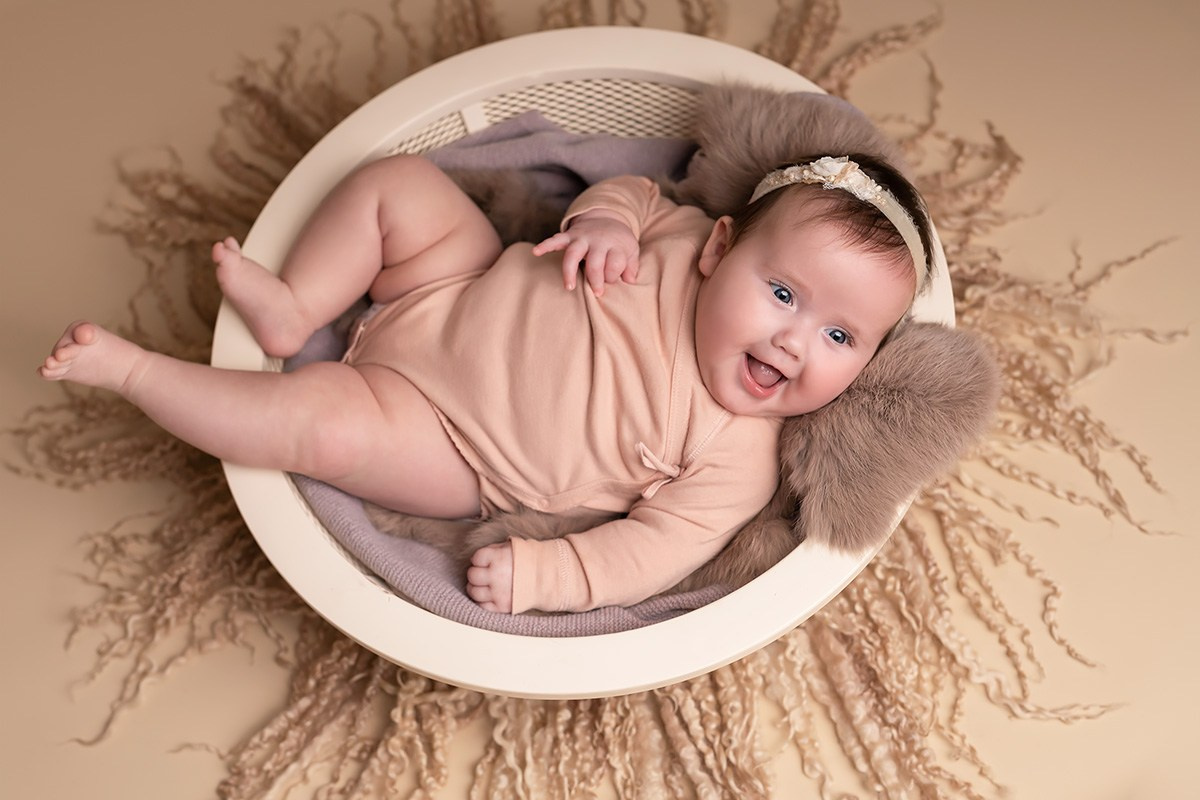 Babys von 3 bis 9 Monaten. Neugeborenenfotografie, Babyfotografie in Düsseldorf und Umgebung