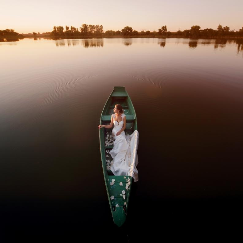 Ukraina-Kiev. Luxury wedding, portrait, family photographer over Europe