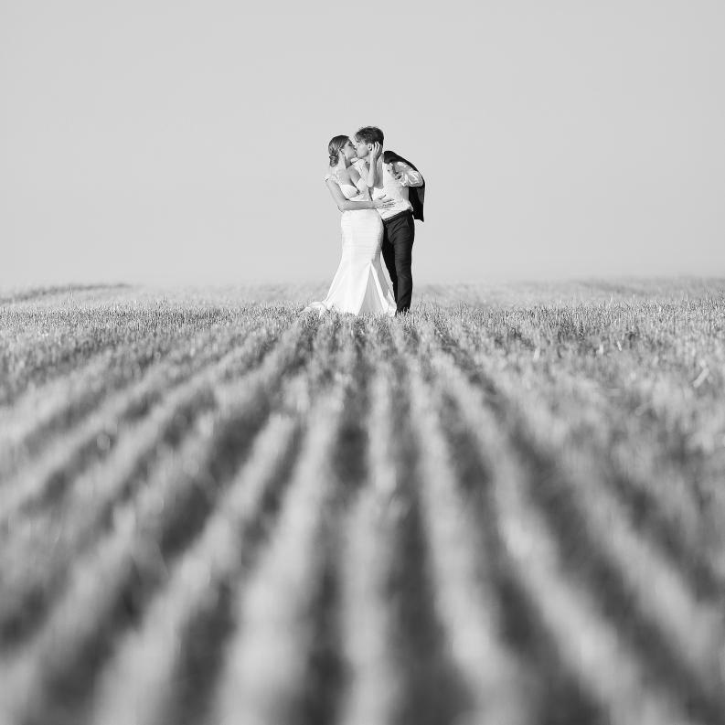 Ukraina-Kiev. Luxury wedding, portrait, family photographer over Europe