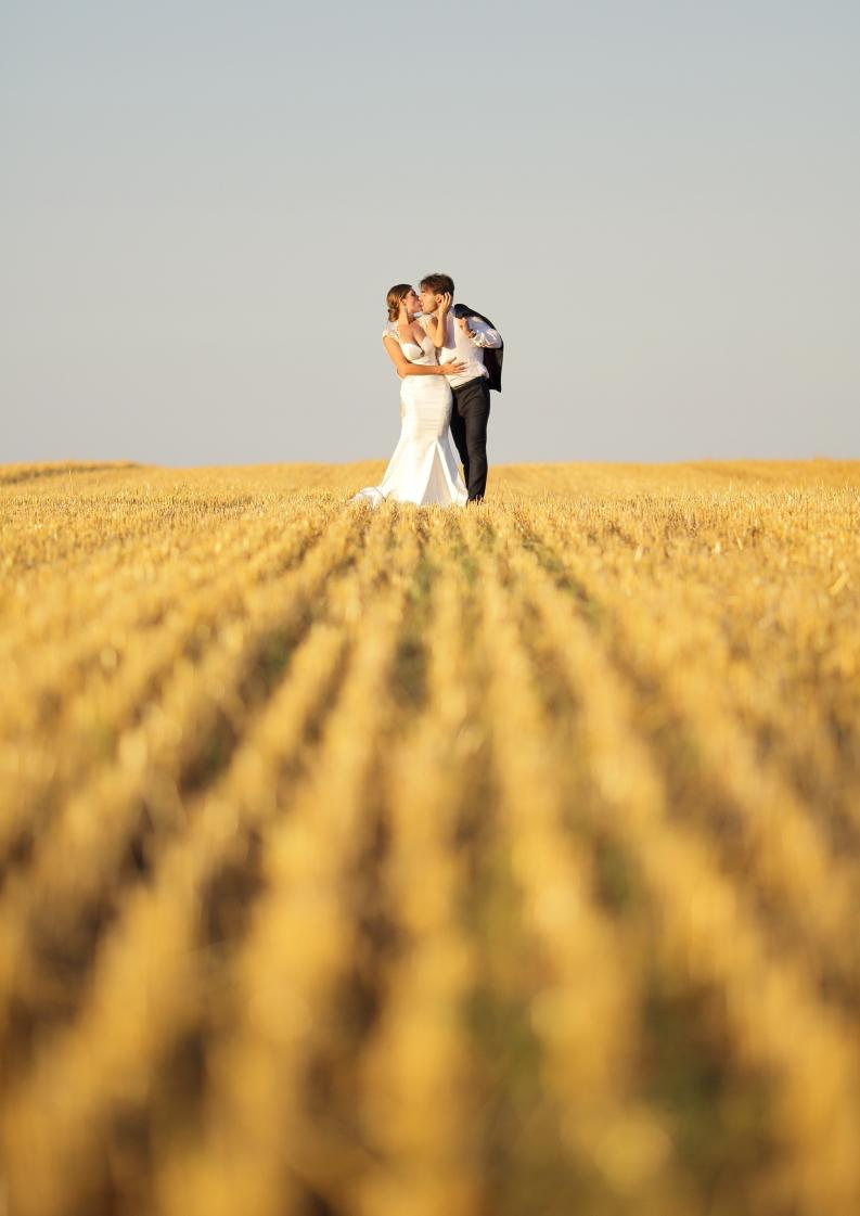 Ukraina-Kiev. Luxury wedding, portrait, family photographer over Europe