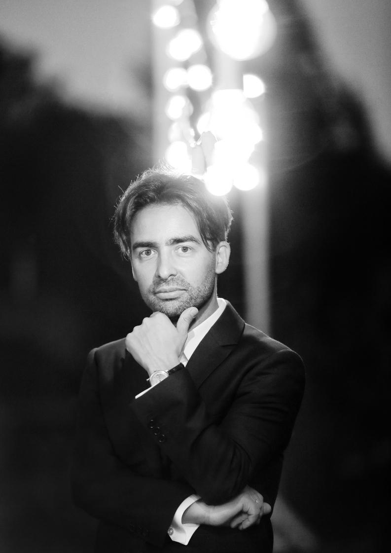 Ukraina-Kiev. Luxury wedding, portrait, family photographer over Europe