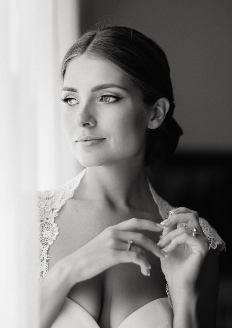 Ukraina-Kiev. Luxury wedding, portrait, family photographer over Europe