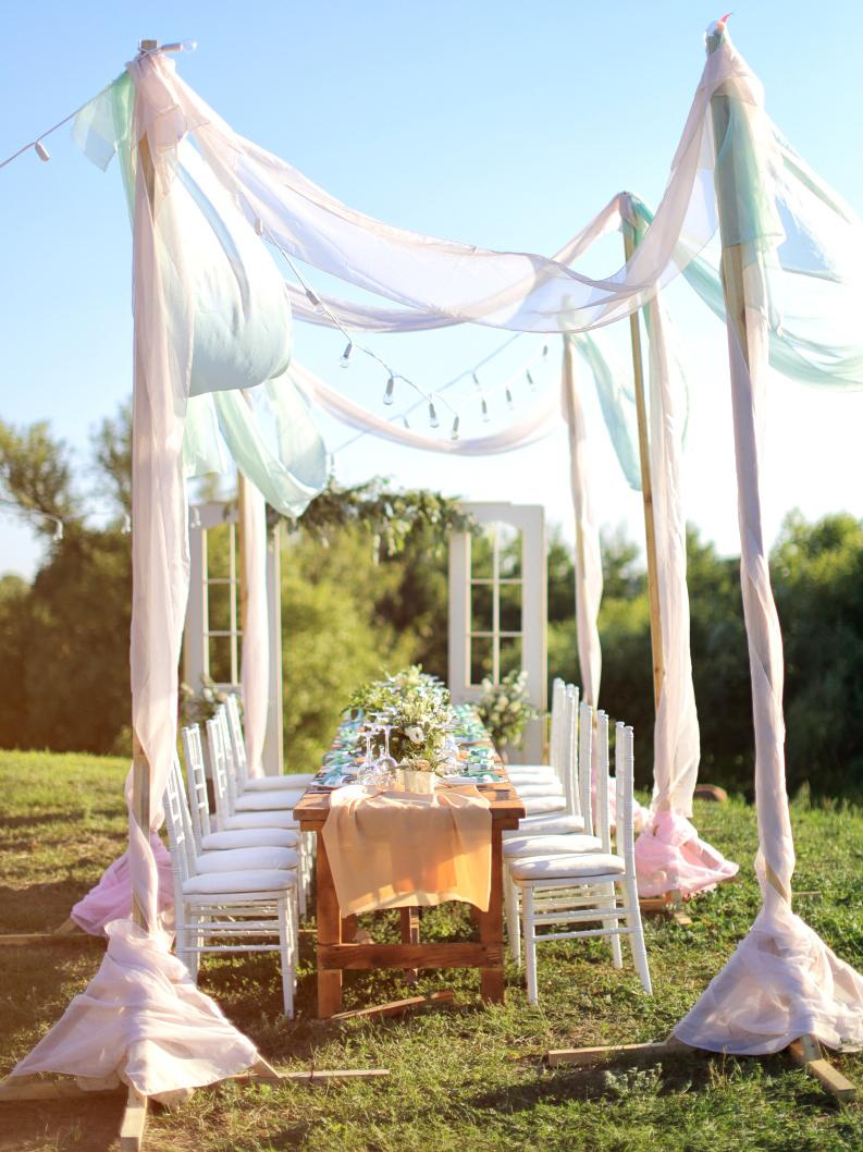 Ukraina-Kiev. Luxury wedding, portrait, family photographer over Europe