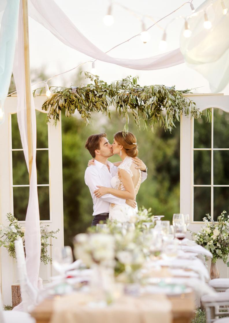 Ukraina-Kiev. Luxury wedding, portrait, family photographer over Europe