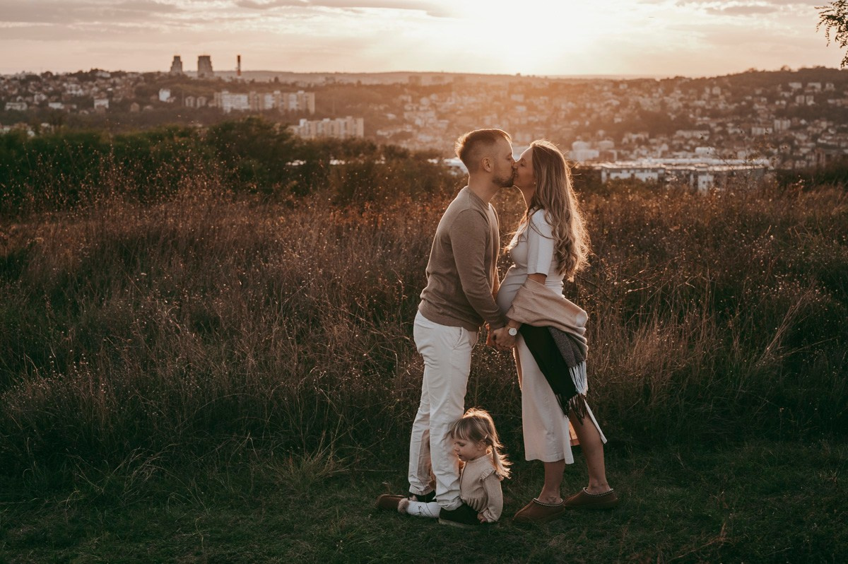 Milena / trudnicko fotografisanje sa porodicom. Deciji i porodicni fotograf u Beogradu Oksana Skendzic
