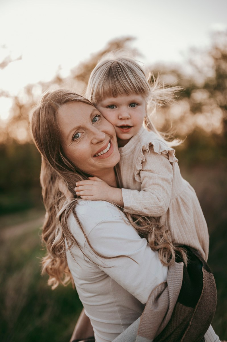 Milena / trudnicko fotografisanje sa porodicom. Deciji i porodicni fotograf u Beogradu Oksana Skendzic