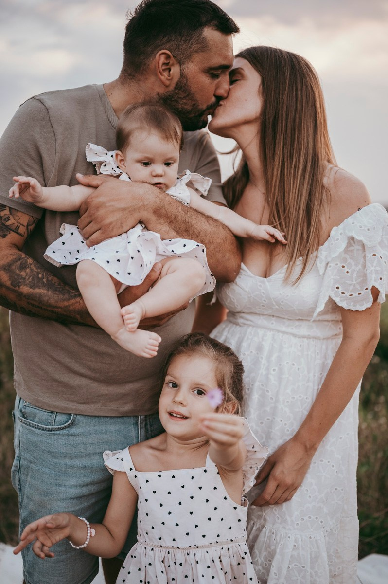 Sonja, Bojan, Nadja i Una / porodicno fotografisanje. Deciji i porodicni fotograf u Beogradu Oksana Skendzic