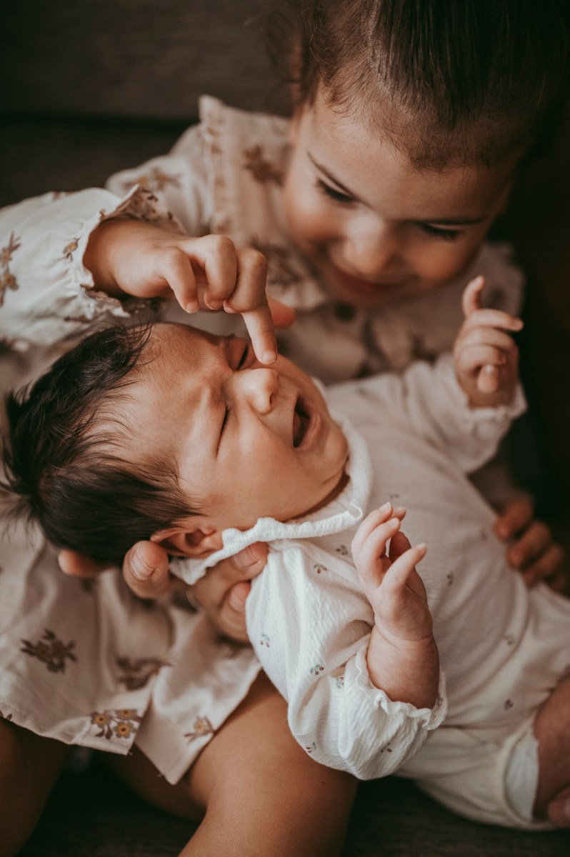 Katarina, Dejan, Petra i Julija / porodicno fotografisanje kod kuce. Deciji i porodicni fotograf u Beogradu Oksana Skendzic