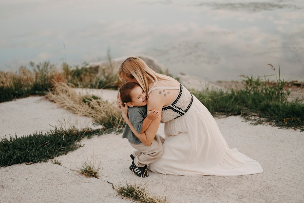 Dijana, Relja i Teo / porodicno fotografisanje napolju. Deciji i porodicni fotograf u Beogradu Oksana Skendzic