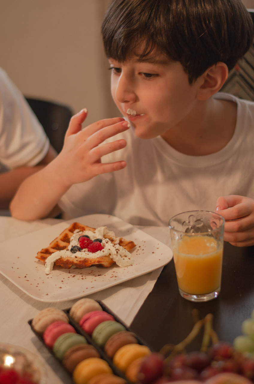 Goûter en famille. Ekaterina Brevet - photographe de mariage