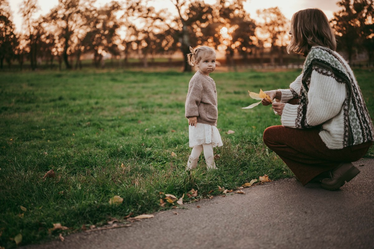 Anastasija, Aleksej i Agata / porodicno fotografisanje napolju. Deciji i porodicni fotograf u Beogradu Oksana Skendzic