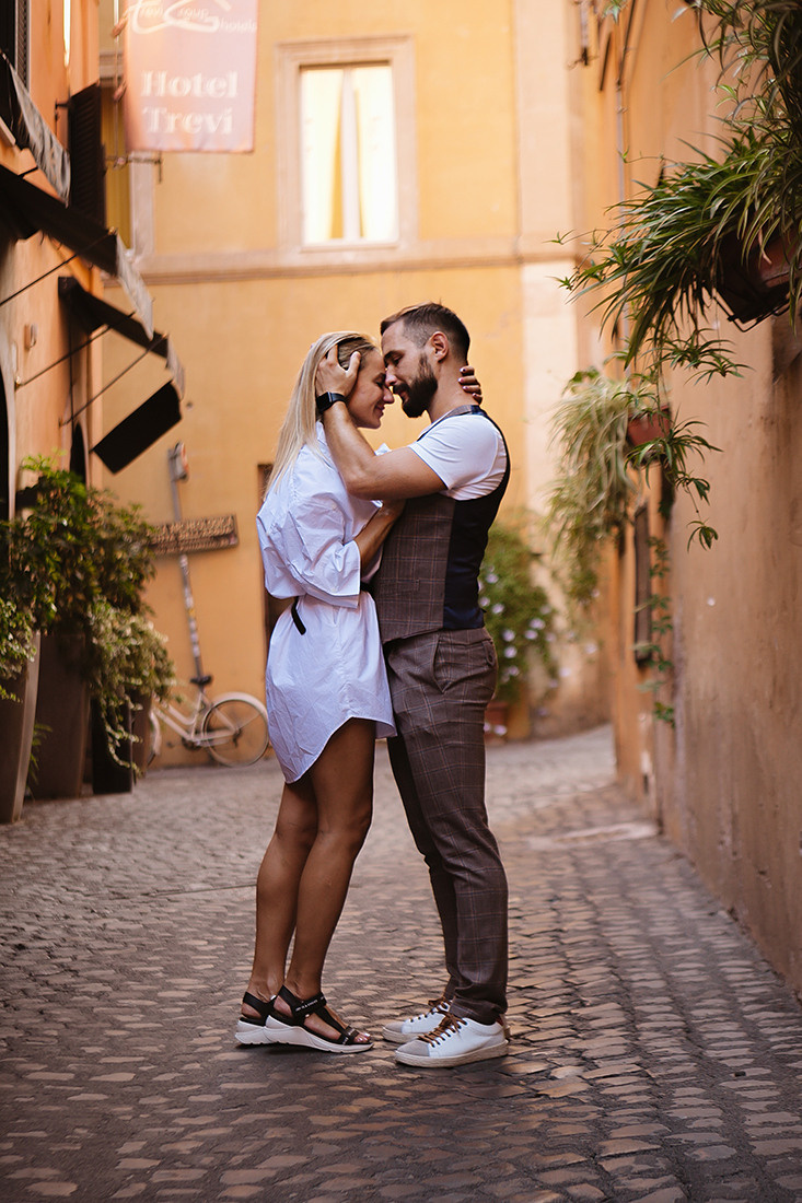 Elena. Professional photographer based in Rome