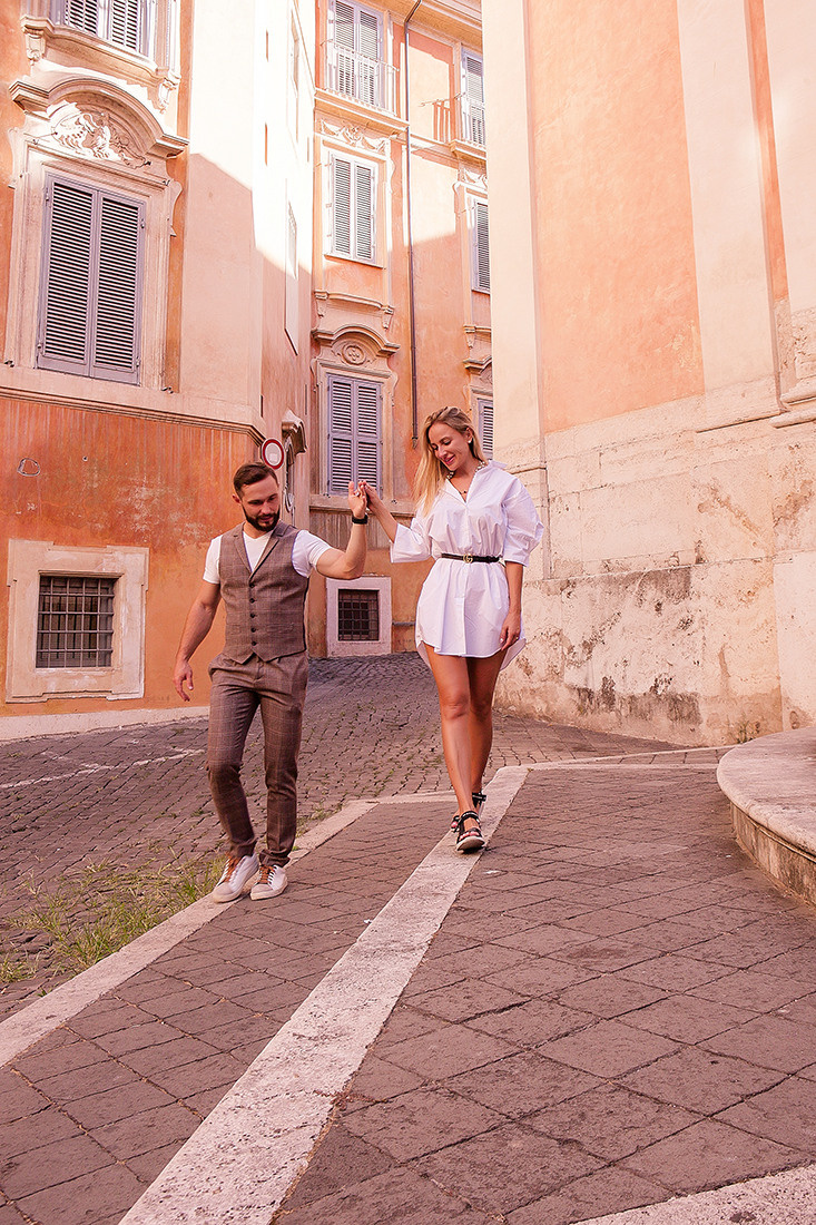 Elena. Professional photographer based in Rome