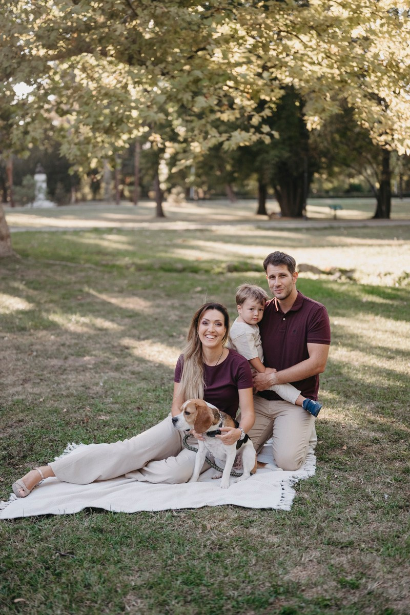 Aleksandra, Lazar, Marin i Leo / porodicno fotografisanje napolju. Deciji i porodicni fotograf u Beogradu Oksana Skendzic