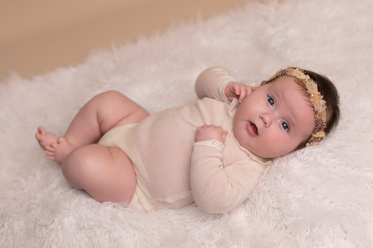 Babys von 3 bis 9 Monaten. Neugeborenenfotografie, Babyfotografie in Düsseldorf und Umgebung