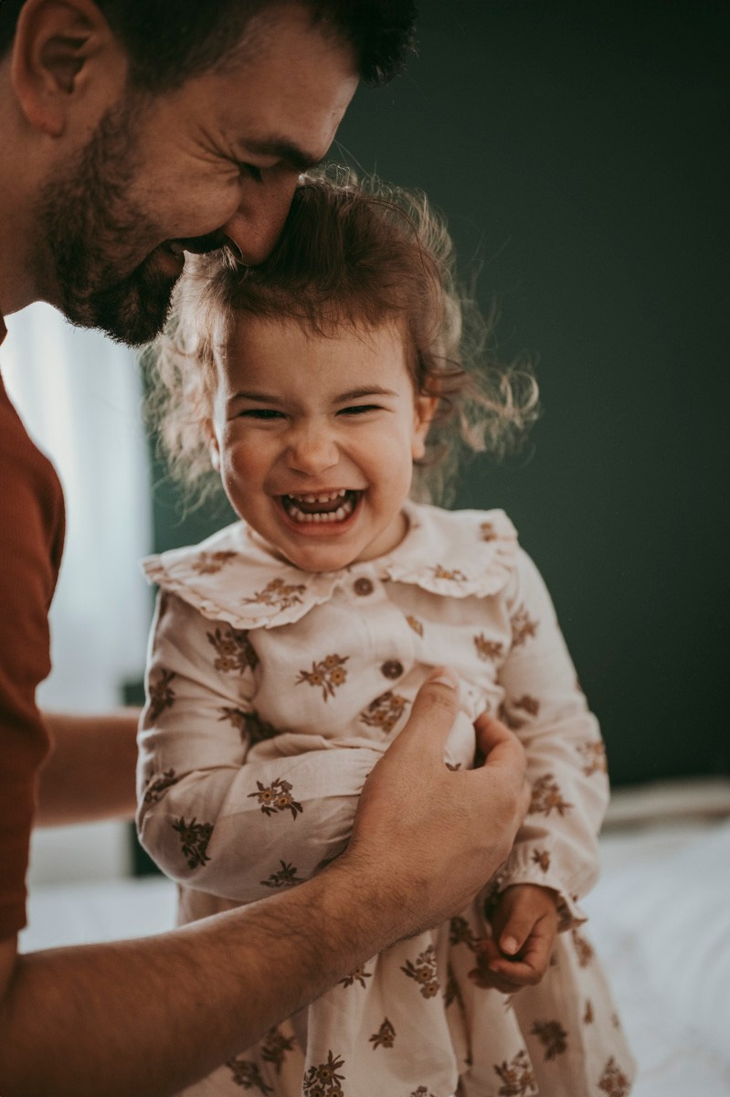 Katarina, Dejan, Petra i Julija / porodicno fotografisanje kod kuce. Deciji i porodicni fotograf u Beogradu Oksana Skendzic